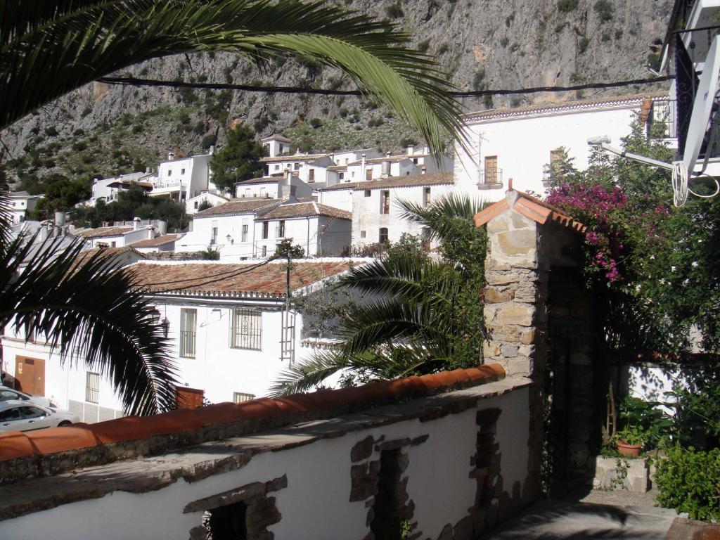 Apartamentos Buganvilla Villaluenga Del Rosario Pokoj fotografie